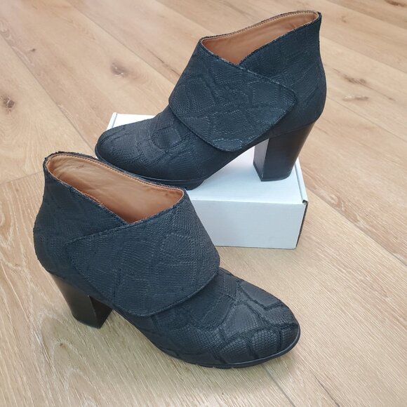 L'Amour Des Pieds Snakeskin Print Foldover Wrap Booties Ankle Boots Size 9 Black - Picture 1 of 12